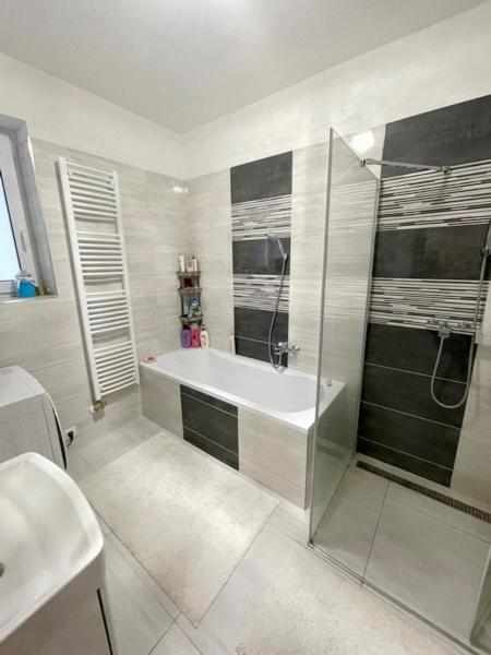 Brookforest Belvarosi Apartman Debreţin Exterior foto
