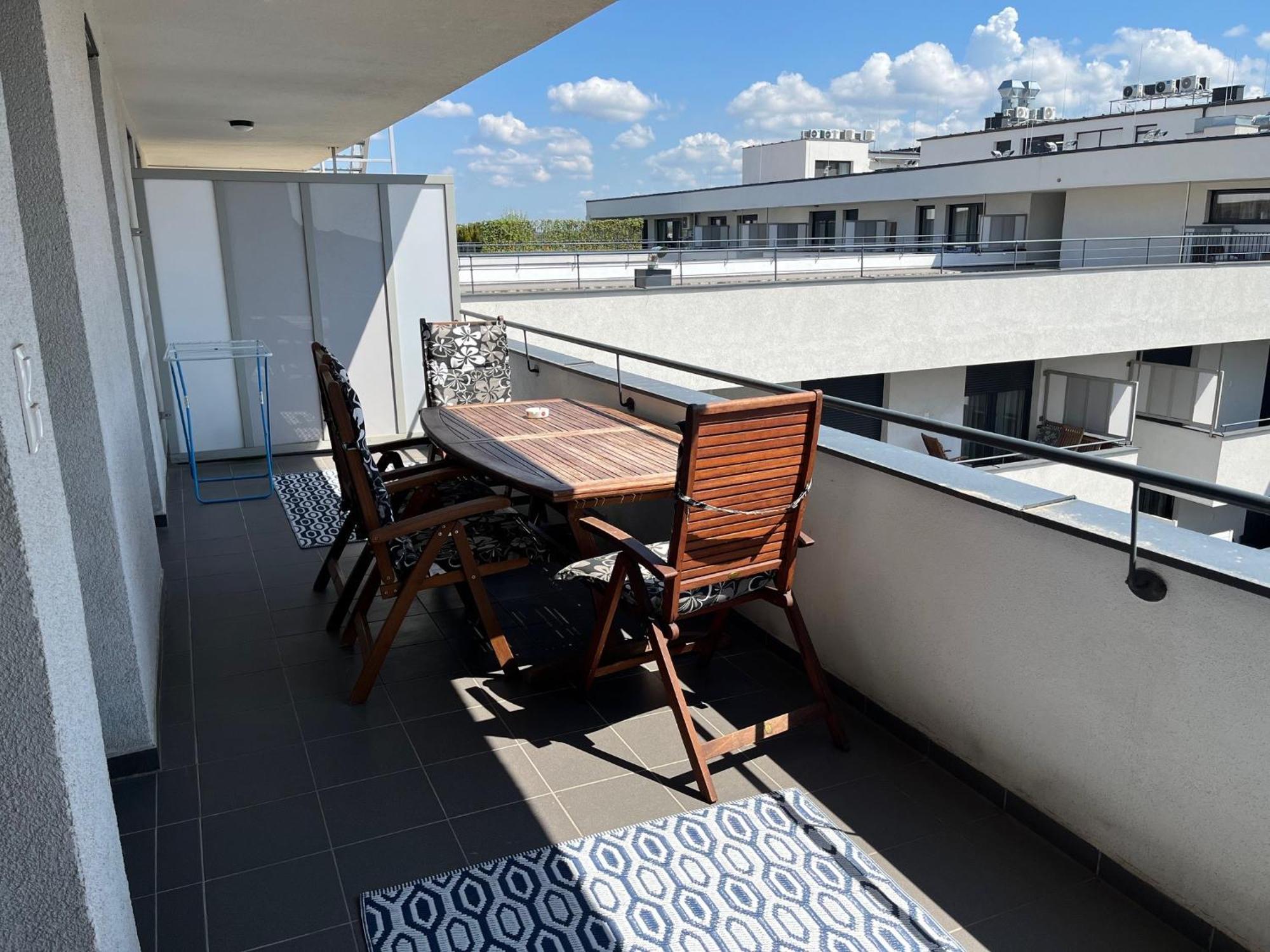 Brookforest Belvarosi Apartman Debreţin Exterior foto