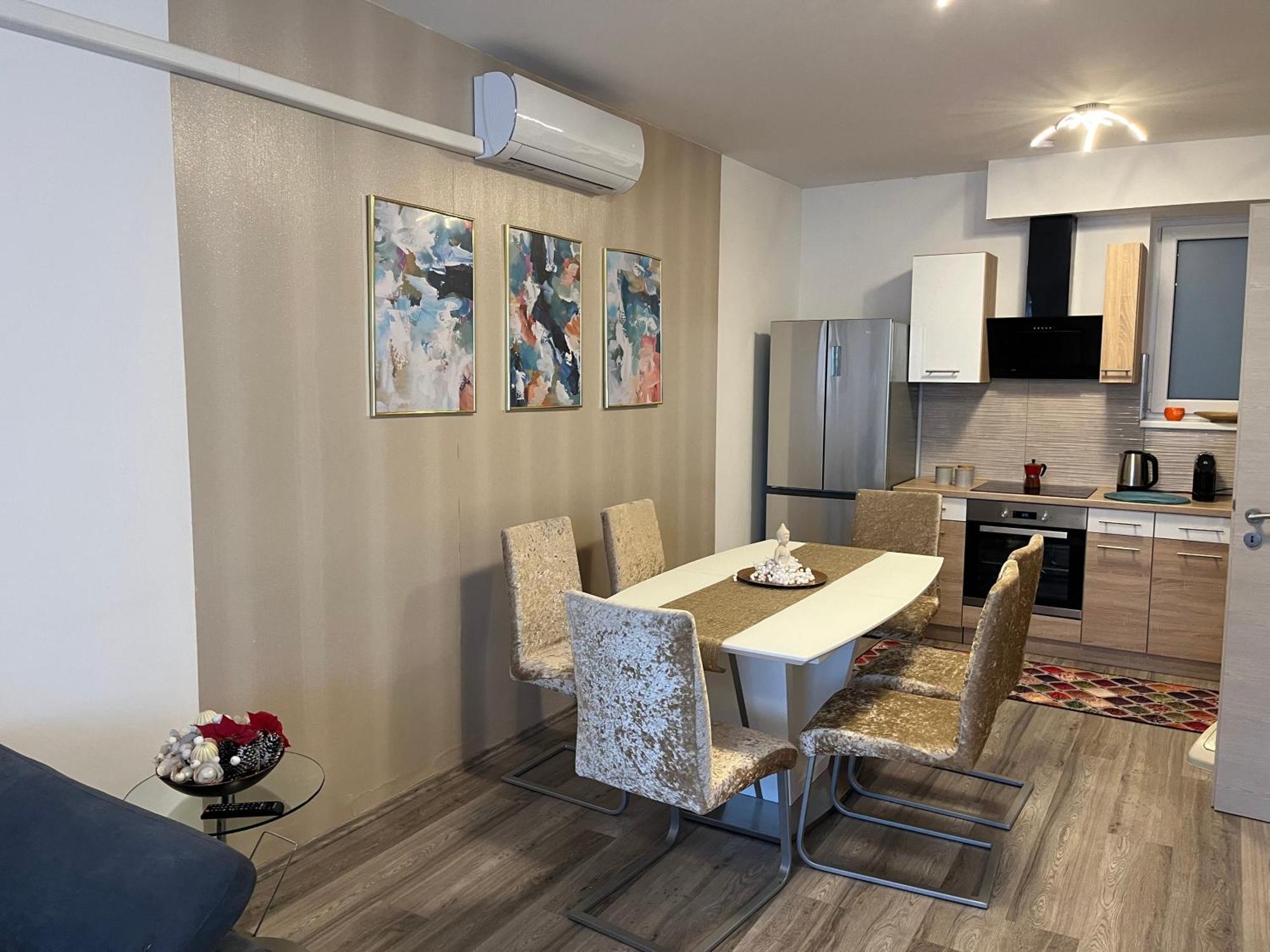 Brookforest Belvarosi Apartman Debreţin Exterior foto